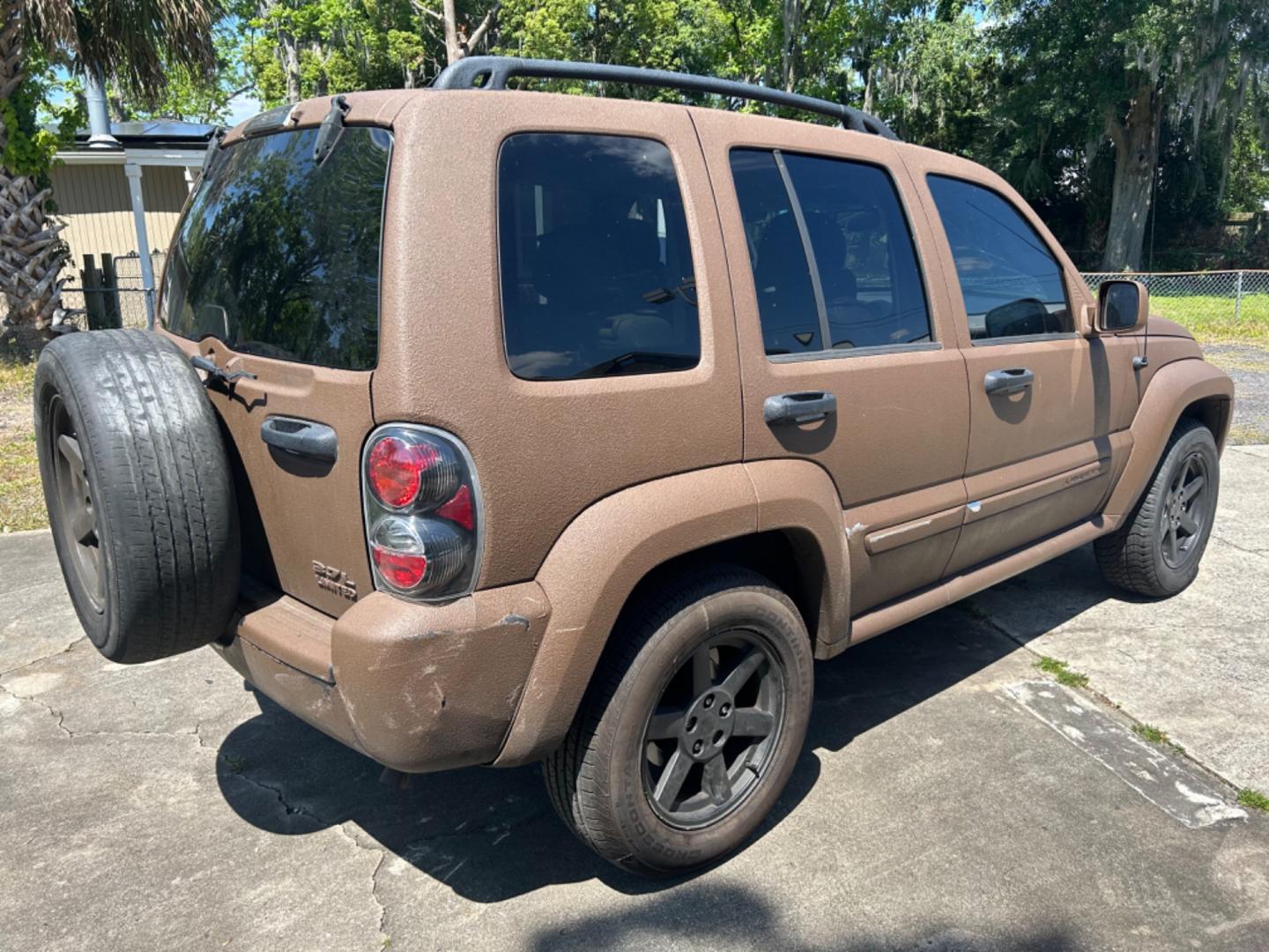 2005 Jeep Liberty (1J4GK58K65W) , located at 1758 Cassat Ave., Jacksonville, FL, 32210, (904) 384-2799, 30.286720, -81.730652 - $3000.00 CASH SPECIAL!!!! 2005 JEEP LIBERTY 3.7L LIMITED ONLY 176,155 MILES!!! 4-DOOR ICE-COLD AIR-CONDITIONING ALLOYS TINT REMOTE KEYLESS ENTRY DON'T WAIT ON THIS ONE CALL TODAY @ 904-384-2799 - Photo#3